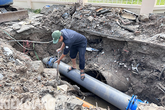 Rạch Giá: Nước máy chất lượng kém do bể đường ống